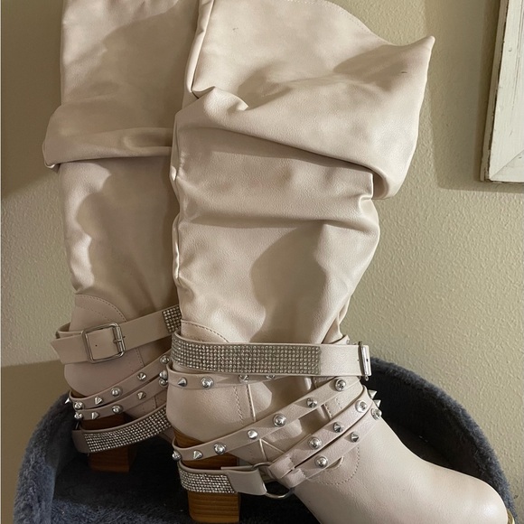 Shoes - Brand New Never Worn
Size 8 Cream Colored Boots